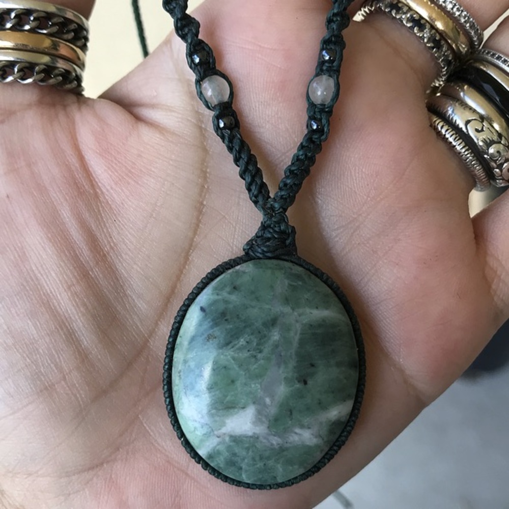 Sold macrame boho agate gemstone necklace - Picture 5 of 8